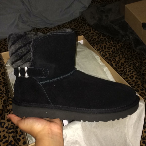 uggs sz 7 - Picture 2 of 8
